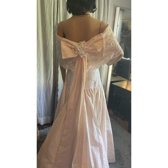 Vintage ILGWU Pink Lace Off-Shoulder Formal Gown - Picture 5 of 17